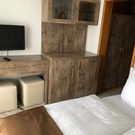 Ec Hotel *