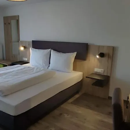 Ec Hotel *