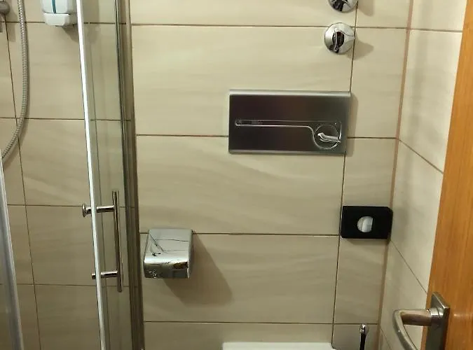 Ec מלון אלכינגן